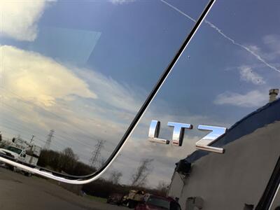 2011 Chevrolet Tahoe LTZ   - Photo 38 - Crest Hill, IL 60403