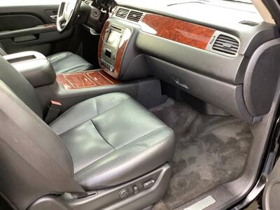 2011 Chevrolet Tahoe LTZ   - Photo 32 - Crest Hill, IL 60403
