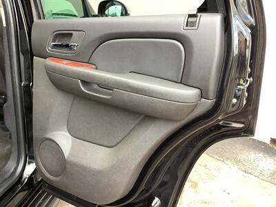2011 Chevrolet Tahoe LTZ   - Photo 28 - Crest Hill, IL 60403