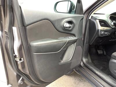 2015 Jeep Cherokee Altitude   - Photo 14 - Crest Hill, IL 60403