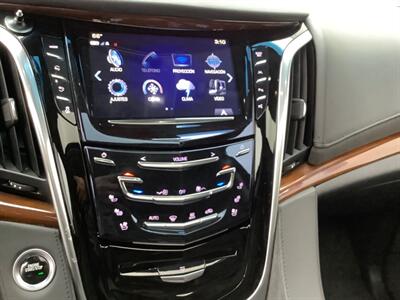 2019 Cadillac Escalade ESV Luxury   - Photo 17 - Crest Hill, IL 60403