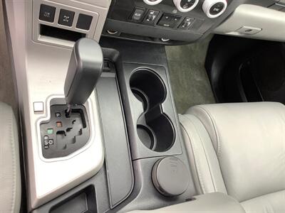 2008 Toyota Sequoia SR5   - Photo 17 - Crest Hill, IL 60403