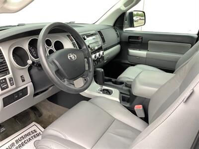 2008 Toyota Sequoia SR5   - Photo 15 - Crest Hill, IL 60403
