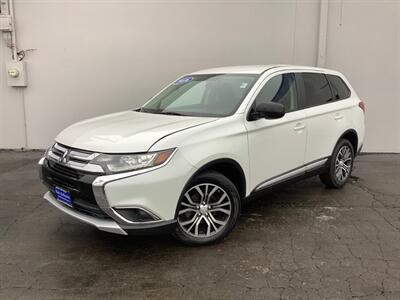 2016 Mitsubishi Outlander SE   - Photo 2 - Crest Hill, IL 60403