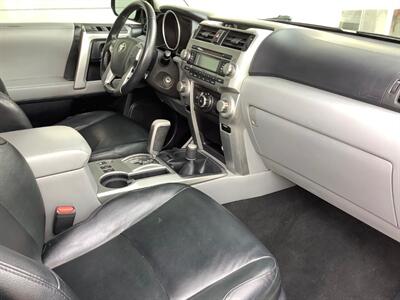 2010 Toyota 4Runner SR5   - Photo 29 - Crest Hill, IL 60403