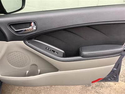 2014 Kia Forte LX   - Photo 9 - Crest Hill, IL 60403