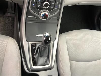 2015 Hyundai ELANTRA SE - Photo 26 - Crest Hill, IL 60403