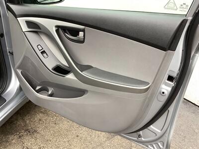2015 Hyundai ELANTRA SE - Photo 33 - Crest Hill, IL 60403