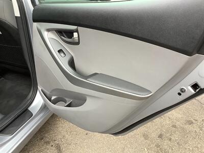 2015 Hyundai ELANTRA SE - Photo 15 - Crest Hill, IL 60403
