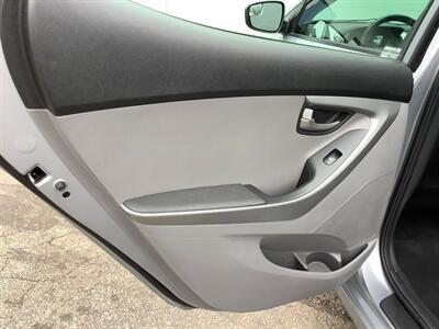 2015 Hyundai ELANTRA SE - Photo 29 - Crest Hill, IL 60403