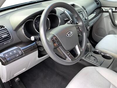 2011 Kia Sorento LX   - Photo 13 - Crest Hill, IL 60403
