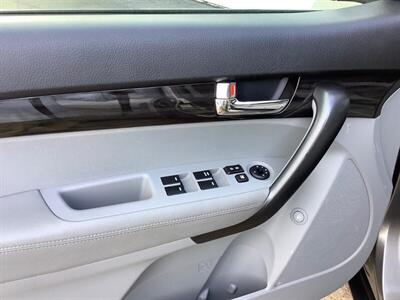 2011 Kia Sorento LX   - Photo 11 - Crest Hill, IL 60403