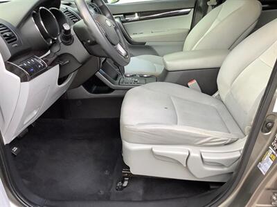 2011 Kia Sorento LX   - Photo 12 - Crest Hill, IL 60403