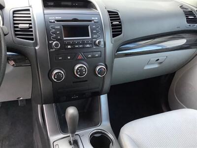 2011 Kia Sorento LX   - Photo 14 - Crest Hill, IL 60403
