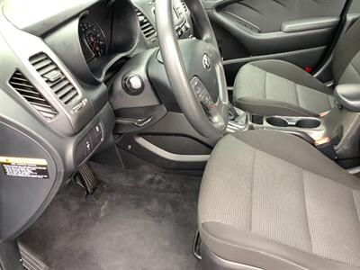 2017 Kia Forte LX   - Photo 11 - Crest Hill, IL 60403