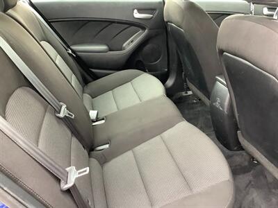 2017 Kia Forte LX   - Photo 20 - Crest Hill, IL 60403