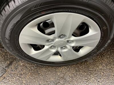 2017 Kia Forte LX   - Photo 28 - Crest Hill, IL 60403