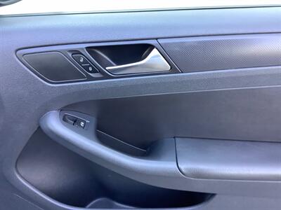 2011 Volkswagen Jetta SE   - Photo 24 - Crest Hill, IL 60403