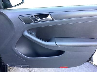 2011 Volkswagen Jetta SE   - Photo 23 - Crest Hill, IL 60403