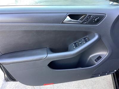 2011 Volkswagen Jetta SE   - Photo 12 - Crest Hill, IL 60403