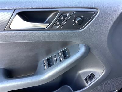 2011 Volkswagen Jetta SE   - Photo 11 - Crest Hill, IL 60403