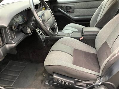 1990 Chevrolet Camaro IROC Z   - Photo 18 - Crest Hill, IL 60403