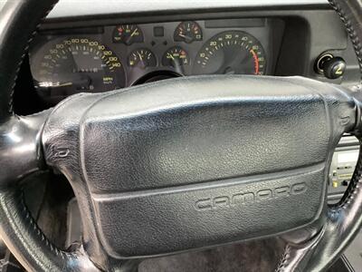1990 Chevrolet Camaro IROC Z   - Photo 22 - Crest Hill, IL 60403
