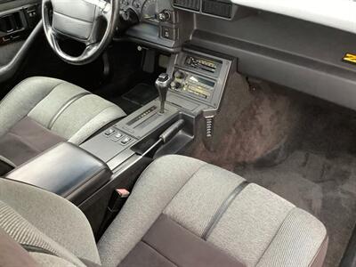 1990 Chevrolet Camaro IROC Z   - Photo 40 - Crest Hill, IL 60403