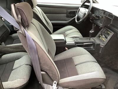 1990 Chevrolet Camaro IROC Z   - Photo 36 - Crest Hill, IL 60403