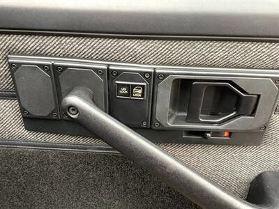 1990 Chevrolet Camaro IROC Z   - Photo 35 - Crest Hill, IL 60403