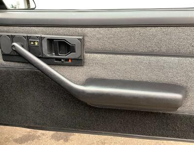 1990 Chevrolet Camaro IROC Z   - Photo 34 - Crest Hill, IL 60403