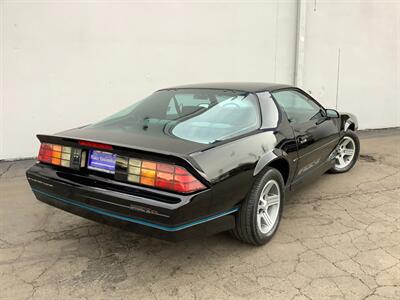1990 Chevrolet Camaro IROC Z   - Photo 8 - Crest Hill, IL 60403