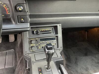 1990 Chevrolet Camaro IROC Z   - Photo 21 - Crest Hill, IL 60403