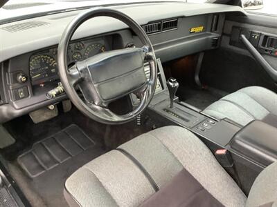 1990 Chevrolet Camaro IROC Z   - Photo 19 - Crest Hill, IL 60403