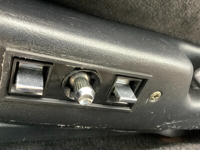 1990 Chevrolet Camaro IROC Z   - Photo 17 - Crest Hill, IL 60403