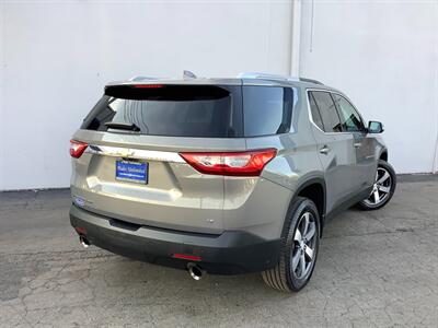 2018 Chevrolet Traverse LT Leather - Photo 7 - Crest Hill, IL 60403