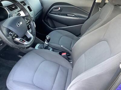 2013 Kia Rio 5-Door SX   - Photo 17 - Crest Hill, IL 60403