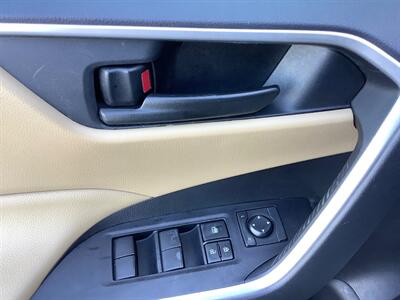 2020 Toyota RAV4 LE   - Photo 12 - Crest Hill, IL 60403