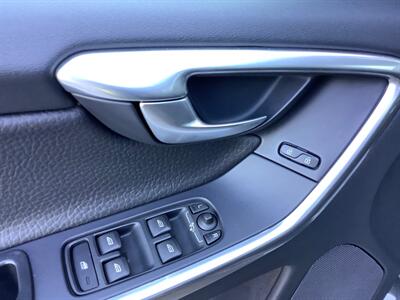 2014 Volvo XC60 T6   - Photo 13 - Crest Hill, IL 60403