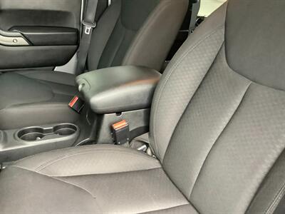 2016 Jeep Wrangler Unlimited Sport   - Photo 19 - Crest Hill, IL 60403