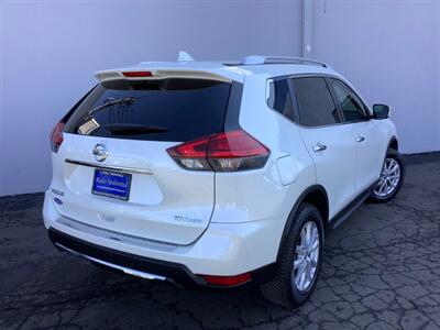 2017 Nissan Rogue SV - Photo 6 - Crest Hill, IL 60403