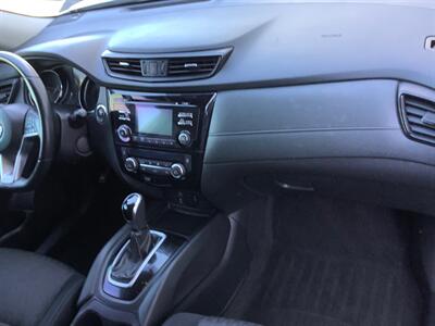 2017 Nissan Rogue SV - Photo 31 - Crest Hill, IL 60403