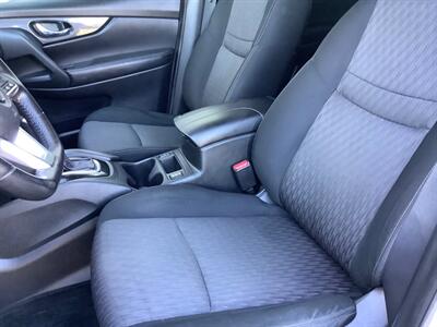 2017 Nissan Rogue SV - Photo 21 - Crest Hill, IL 60403