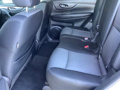 2017 Nissan Rogue SV - Photo 24 - Crest Hill, IL 60403