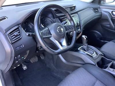 2017 Nissan Rogue SV - Photo 15 - Crest Hill, IL 60403