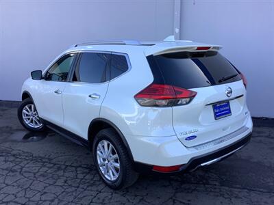 2017 Nissan Rogue SV - Photo 4 - Crest Hill, IL 60403