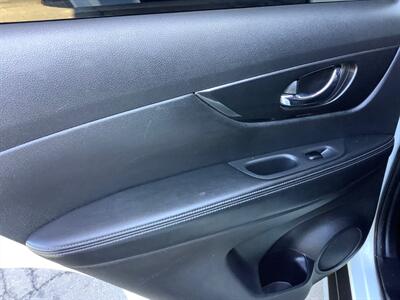 2017 Nissan Rogue SV - Photo 23 - Crest Hill, IL 60403