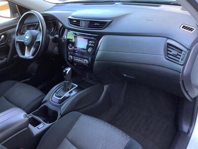 2017 Nissan Rogue SV - Photo 30 - Crest Hill, IL 60403