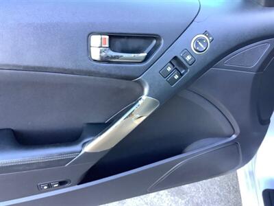 2014 Hyundai Genesis Coupe 2.0T - Photo 11 - Crest Hill, IL 60403