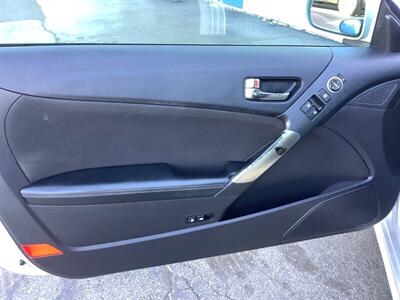 2014 Hyundai Genesis Coupe 2.0T - Photo 10 - Crest Hill, IL 60403